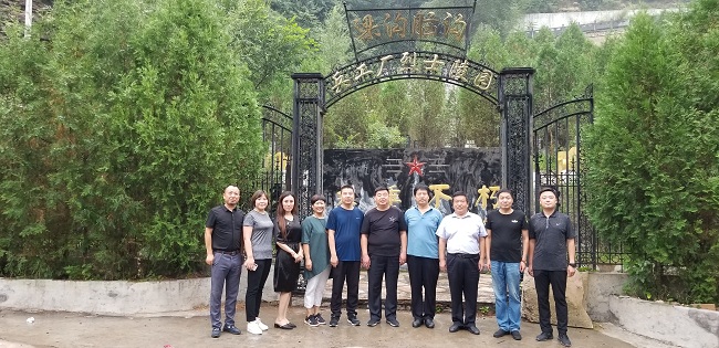 8月24日，不忘合作初心，繼續(xù)攜手前進(jìn) 武安民建赴梁溝腦溝兵工廠革命烈士陵園祭奠先烈-1-1.jpg