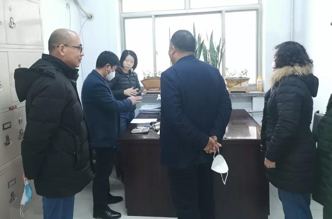 崔海民一行在邢臺市紅十字會辦理捐款手續(xù)-1.jpg