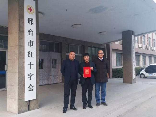 崔海民一行在邢臺市紅十字會門前合影-1.jpg