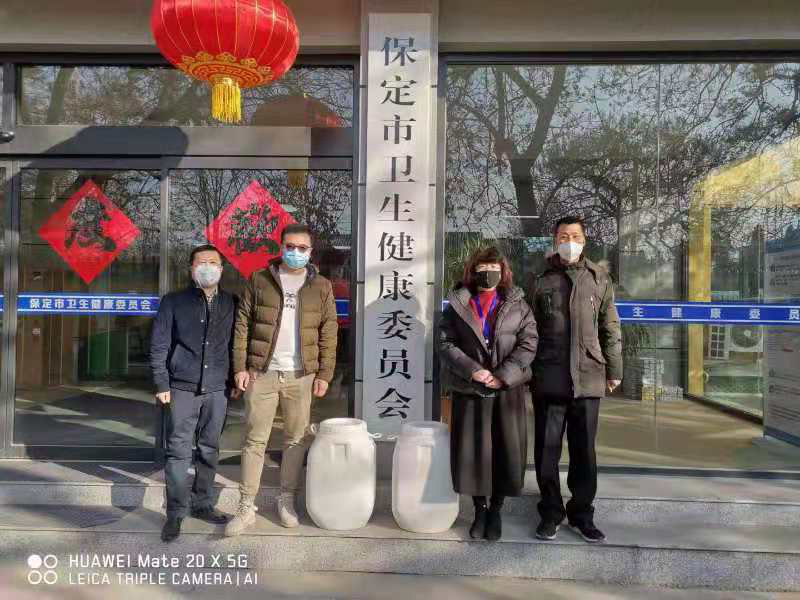 民建保定市東風支部組織為堅守一線工作人員捐贈消毒用品2.jpg