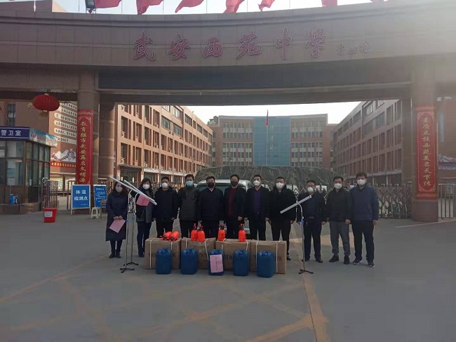 民建武安市基層委員會(huì)向武安市西苑中學(xué)捐贈(zèng)疫情防控物資-1.jpg