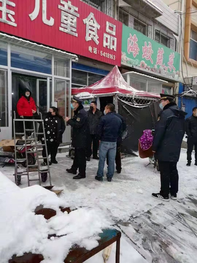 范海志走訪商戶1.jpg