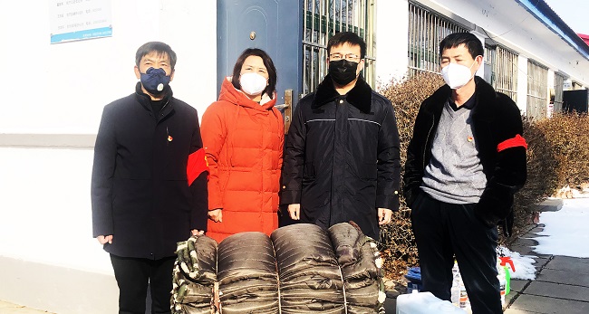 秦皇島民建各級組織廣大會員助力戰疫劉華捐助迷彩服等物資-1.jpg