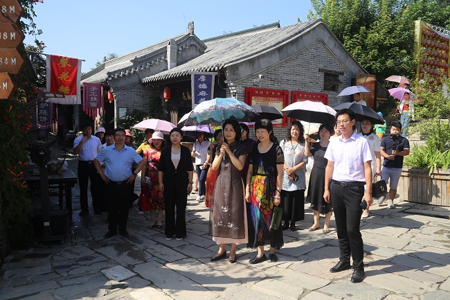 到鹿泉觀摩學習美麗鄉村建設和美麗庭院創建-1.jpg