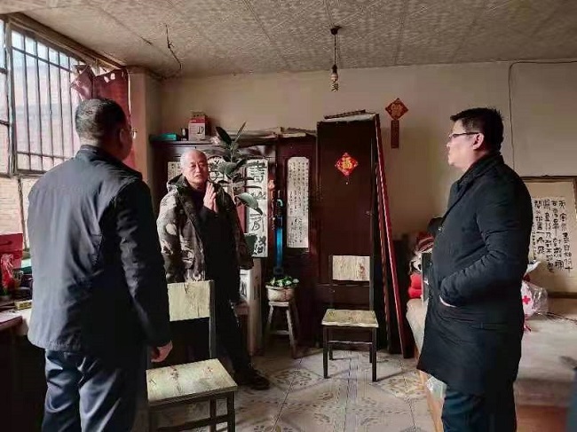 春節走訪困難群眾  民建溫暖在人心--廊坊民建第三總支第三支部慰問困難群眾1.jpg