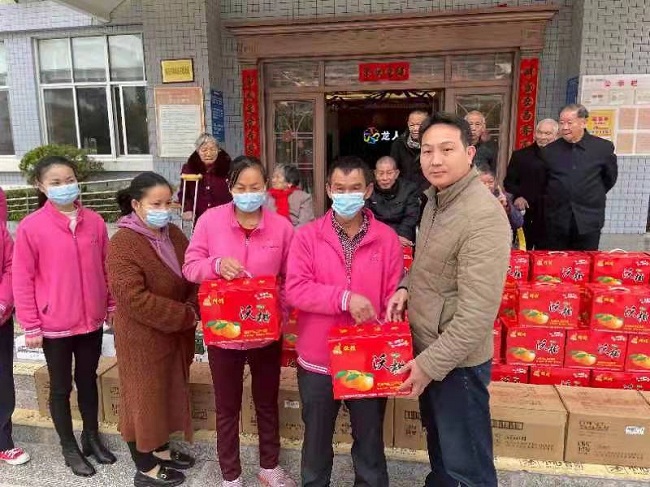 會員王振軍到養老院進行捐贈 (1)-1.jpg