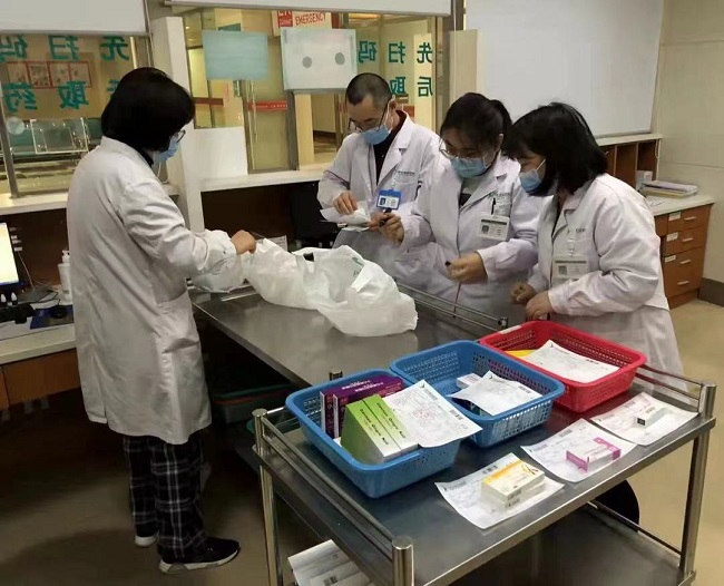 民建三河總支會員企業(yè)“護(hù)理上門”為生命護(hù)航03 燕達(dá)醫(yī)院送藥上門服務(wù)1-1-1.jpg
