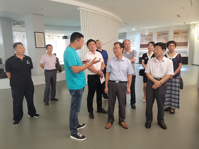 20220804民建保定市委開展“專家進(jìn)企業(yè)”走訪調(diào)研活動(dòng) (6)-1.jpg