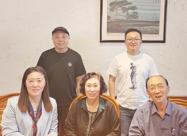 民建科研支部開展老會員采訪活動.jpg