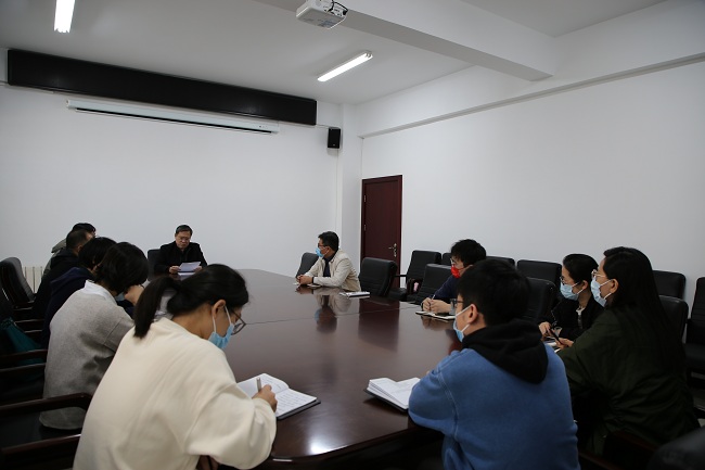 民建河北省委機(jī)關(guān)召開會(huì)議專題學(xué)習(xí)《中國(guó)共產(chǎn)黨章程》-1.jpg