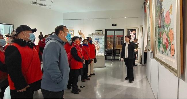 京張?bào)w育文化旅游帶旅游產(chǎn)品遴選展暨張家口市工藝美術(shù)行業(yè)協(xié)會(huì)第二屆大師評(píng)定展開幕3-1.jpg