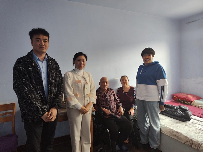 民建唐山市委古冶區工委開展“情暖重陽節”走訪慰問活動2-1.jpg