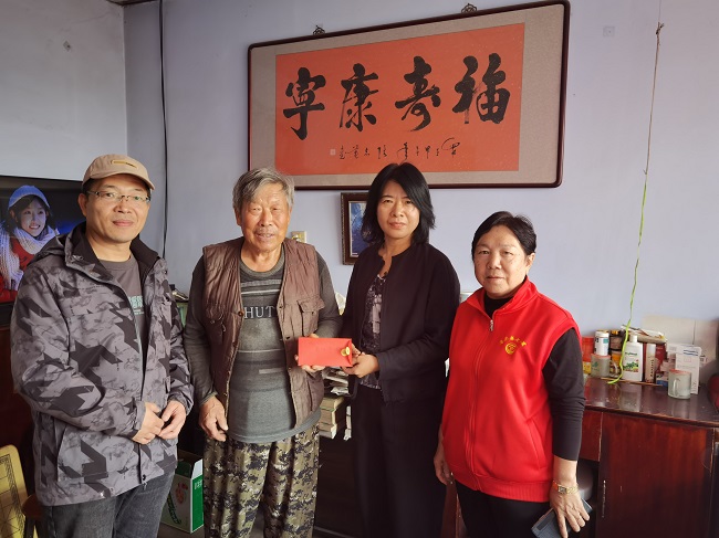 民建唐山市委開平區工委開展重陽節慰問老會員活動1 (1)-1.jpg