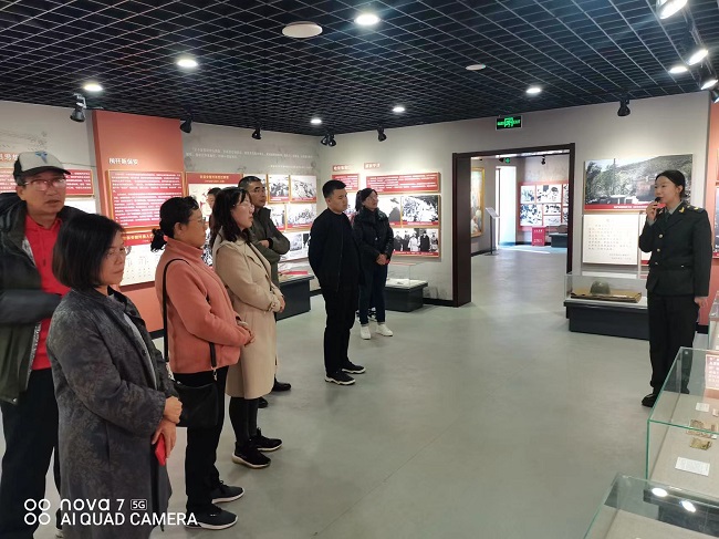 民建下花園區基層委員會開展“凝心鑄魂強根基、團結奮進新征程”主題教育實踐活動1 (2).jpg