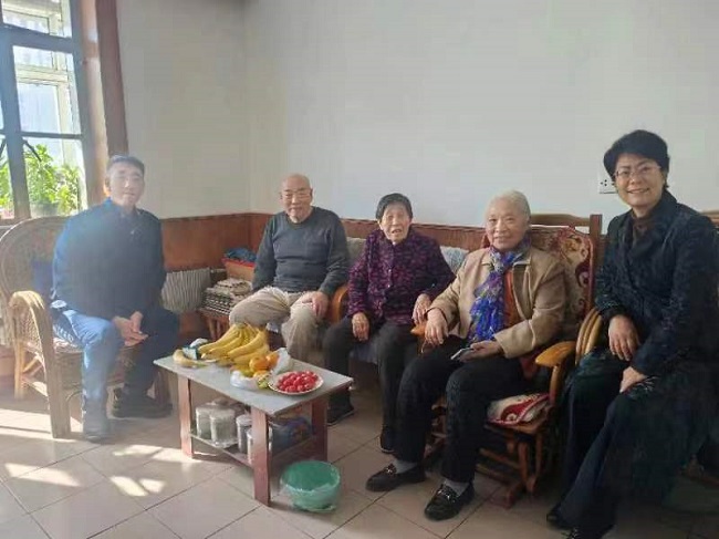 民建唐山市委路北區工委重陽節慰問老會員活動1 (1)-1.jpg