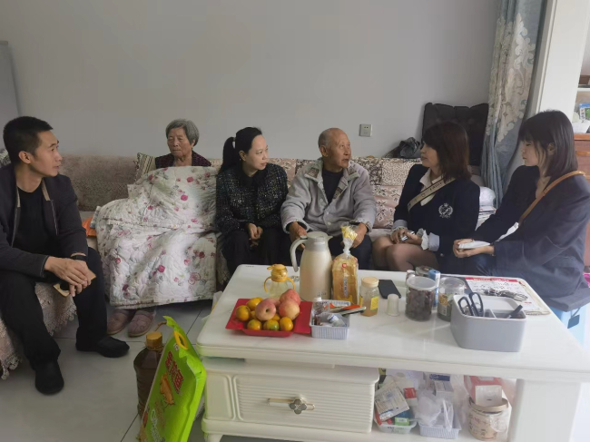 民建海港區委開展“情滿重陽節，慰問老會員”活動1 (1) (2).jpg
