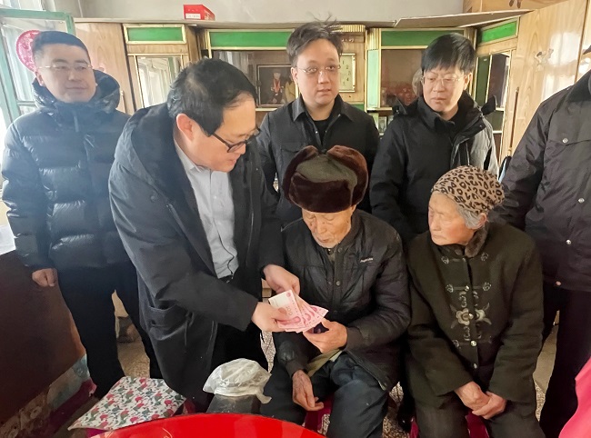 開發區支部慰問抗戰老兵-1.jpg