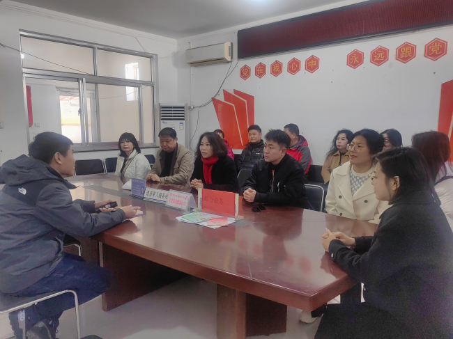 助力鄉(xiāng)村振興 綻放巾幗風(fēng)采 (2).jpg