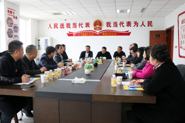 民建邯鄲市直第二基層委員會(huì)召開(kāi)學(xué)習(xí)貫徹全國(guó)兩會(huì)精神會(huì)議2 (2).jpg