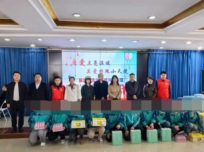 “用愛點亮溫暖  關(guān)愛特殊小天使”—民建市直總支到市特教學(xué)校開展公益活動 (4).jpg