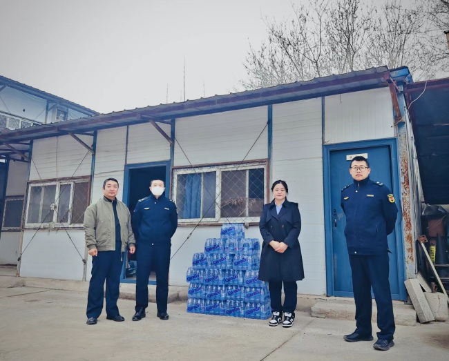 民建唐山市委路北區工委一支部慰問市城管支隊 (2).jpg
