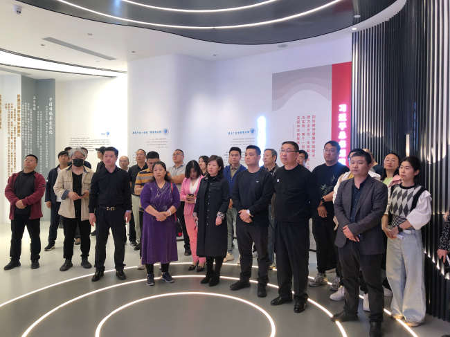 民建裕華基層委員會開展紀念中共中央“五一口號”發(fā)布76周年暨醫(yī)養(yǎng)康養(yǎng)融合發(fā)展課題調(diào)研活動（柳廣才） (2) (2).jpg