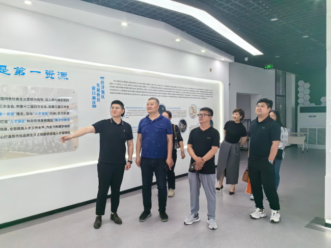 20240513民建保定市委新城支部赴河北志信達人力資源服務有限公司考察調研2 (2).jpg