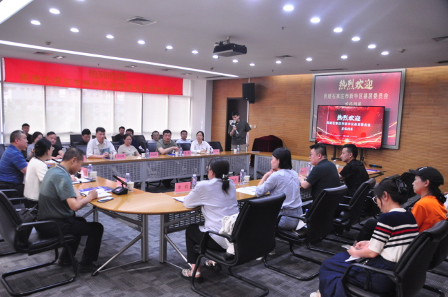 民建新華區(qū)基層委員會組織開展走進我市民建科技創(chuàng)新型企業(yè)學習交流活動 (1) (2).jpg