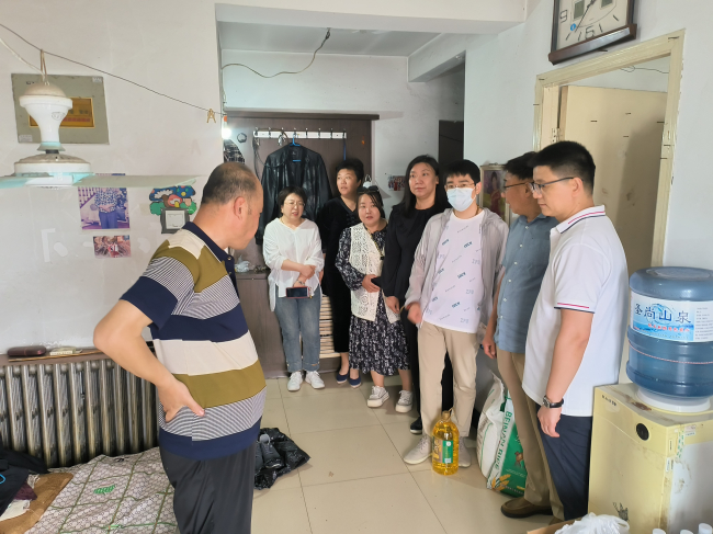 情系低保戶 端午送溫暖 (2).jpg