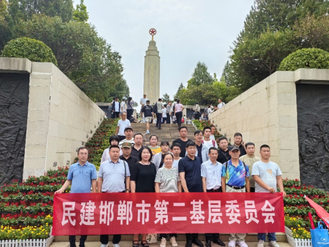 共筑中國夢 走進西柏坡1 (1).jpg