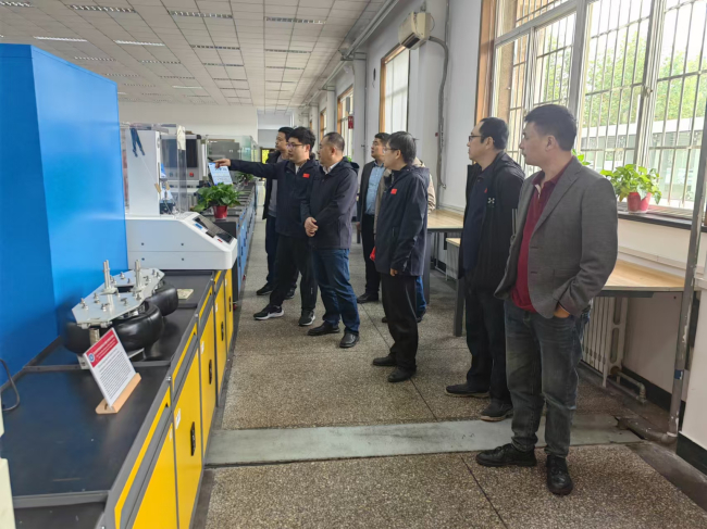 民建秦皇島市委企業家委員會走進燕大舉辦企業家沙龍活動(4)(1) (2).jpg