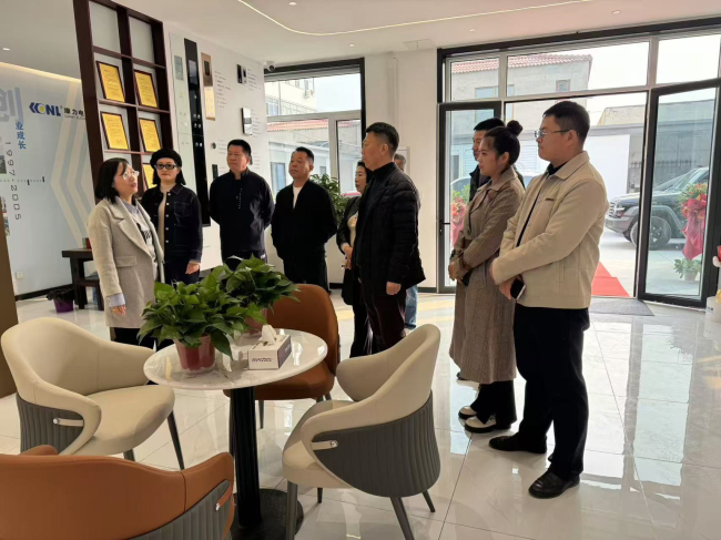 20241111民建保定市委新華支部赴會(huì)員單位河北思鵬電梯工程有限公司走訪調(diào)研2 (2).jpg