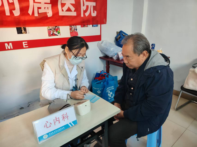 民建邢臺市委襄都一支部開展智慧居家養(yǎng)老服務(wù)活動1 (1) (2).jpg