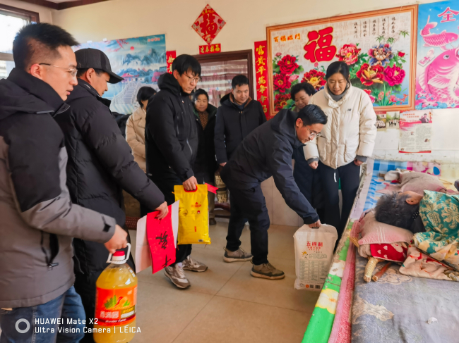 民建秦皇島市委北戴河總支與秦皇島市婦聯(lián)聯(lián)合開展暖冬慰問活動(dòng) (3).jpg