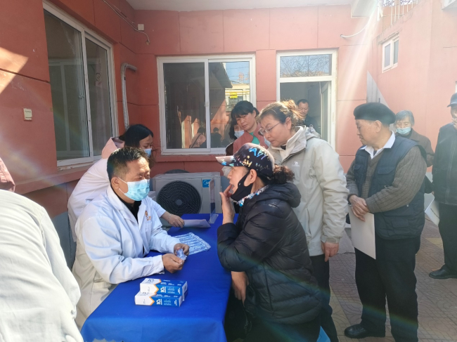 20250320同心公益行——民建保定市委東風支部舉行“320口腔健康日”公益活動2.jpg