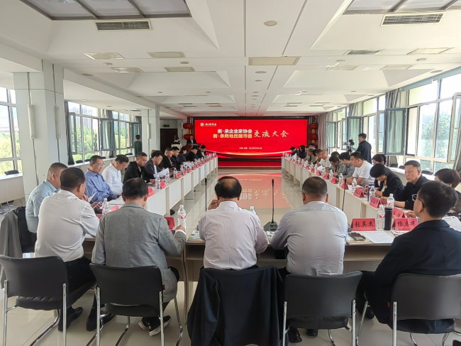 1衡水承德兩地民建市級(jí)組織舉辦學(xué)習(xí)交流暨締結(jié)友好組織簽約活動(dòng)04 (2).jpg