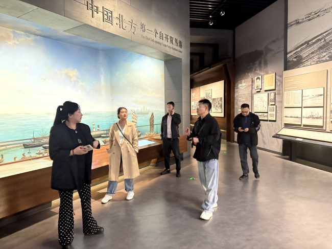 民建市委商貿(mào)支部、青年委員會聯(lián)合開展“國際博物館日”主題參觀調(diào)研活動2 (2).jpg