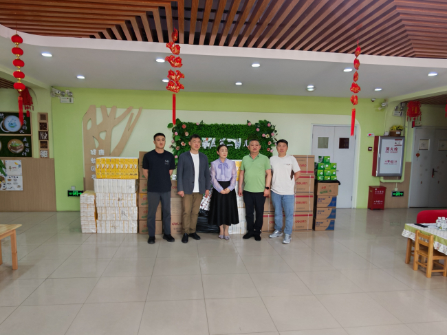 1民建承德市委企業(yè)委員會赴雙灤區(qū)開展愛心慰問 以行動踐行主題教育1 (2).jpg