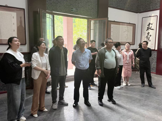 民建唐山市委古冶區(qū)工委開(kāi)展愛(ài)國(guó)主義教育活動(dòng) (1)3 (2).jpg