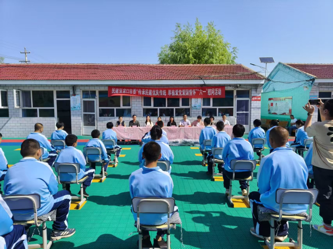 民建張家口市委開展“傳承民建優良傳統，厚植愛黨愛國情懷”“六一”兒童節慰問活動 (2) (2).jpg