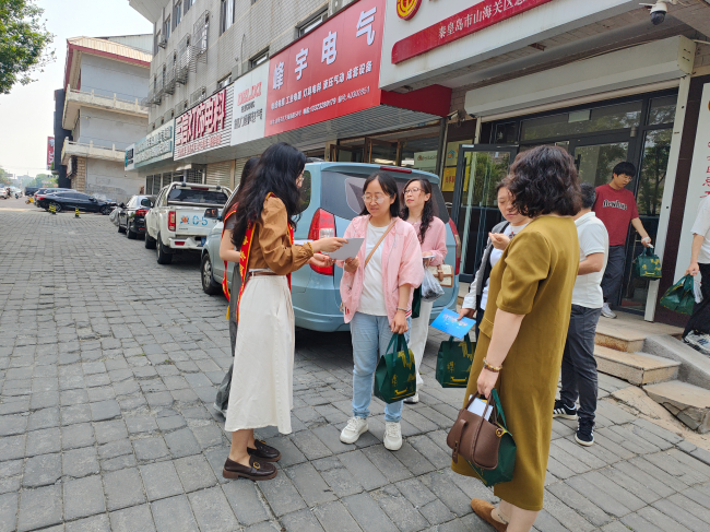 秦皇島 民法典與統(tǒng)計法：“法治雙翼，共促發(fā)展”民法典宣傳月活動2 (2).jpg