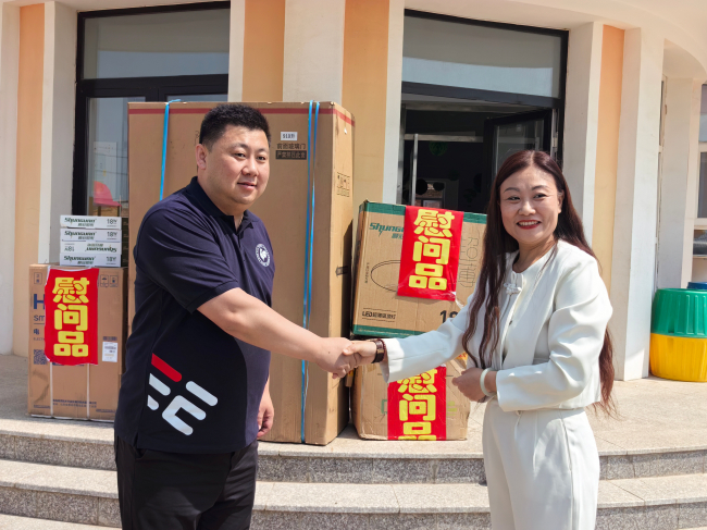 民建張家口市社服委開展“小手傳大愛，同心暖未來”六一捐助活動 (1)5 (2).jpg