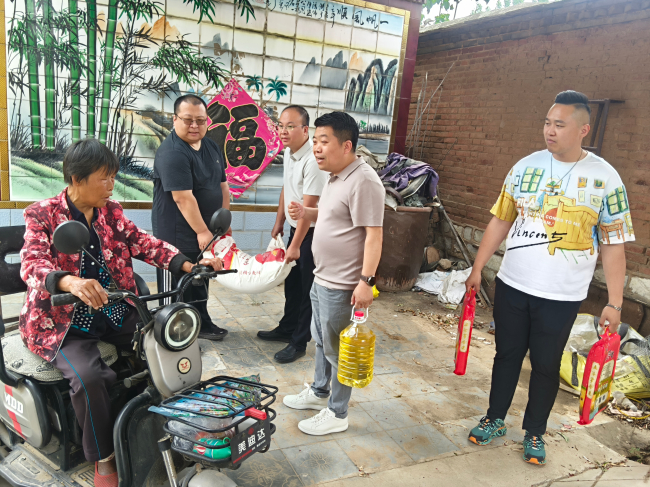 20250603端午佳節送愛心一一民建保定市委新階層二支部開展節日慰問活動3 (2).jpg