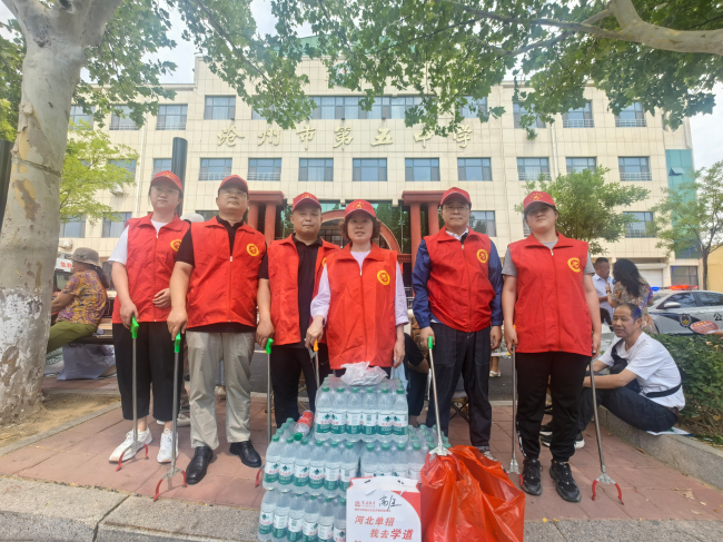 服務高考，共創文明——民建滄州市委開展高考志愿服務活動1 (2).jpg
