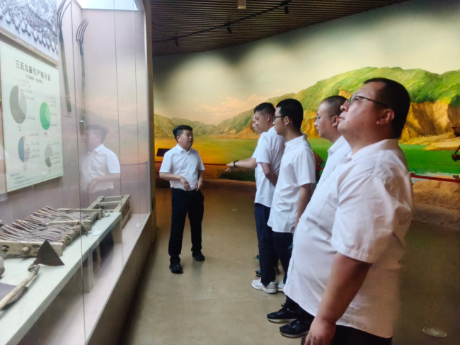 20250612“學規定、強作風、樹形象”主題教育┃民建保定市委新階層二支部赴南泥灣革命舊址參觀學習2 (1) (2).jpg