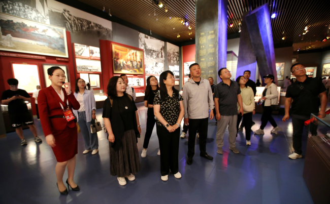 民建張家口市委宣化區委赴中國共產黨歷史展覽館開展主題教育活動 3 (2).jpg