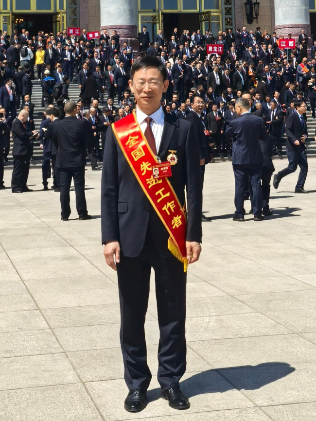 高端訪談丨專訪把鹽堿地變成“海鮮池”的科技專家——李春嶺0605榮獲全國先進工作者 (2).jpg