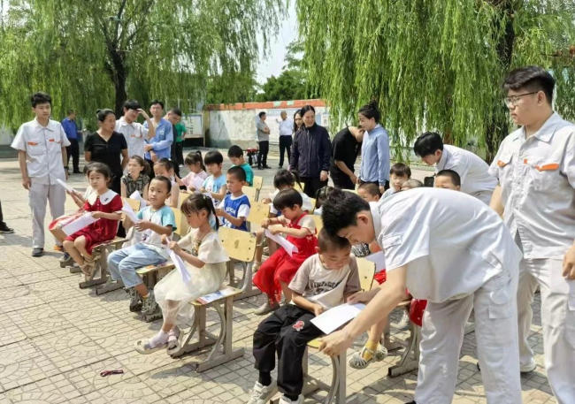 20250623民建保定市委新華支部赴阜平縣五丈灣村小學開展愛心捐贈活動 (2).jpg