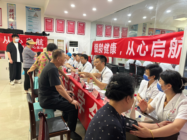 1民建承德市委醫藥衛生支部積極參與2025年老年健康宣傳周活動2 (2).jpg