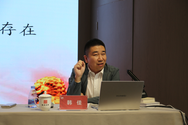 高端訪談丨韓佳的民建會史研藏之路003 (2).jpg
